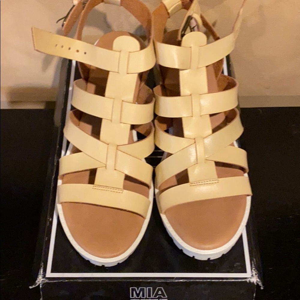 MIA Nadie Sandals
